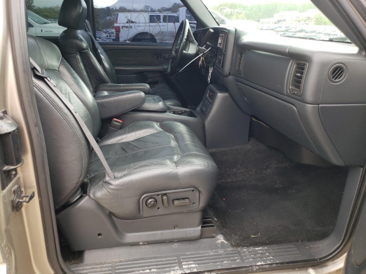 Photo 5 from auction – 2000 CHEVROLET SILVERADO with VIN 1GCEK19T1YZ270929
