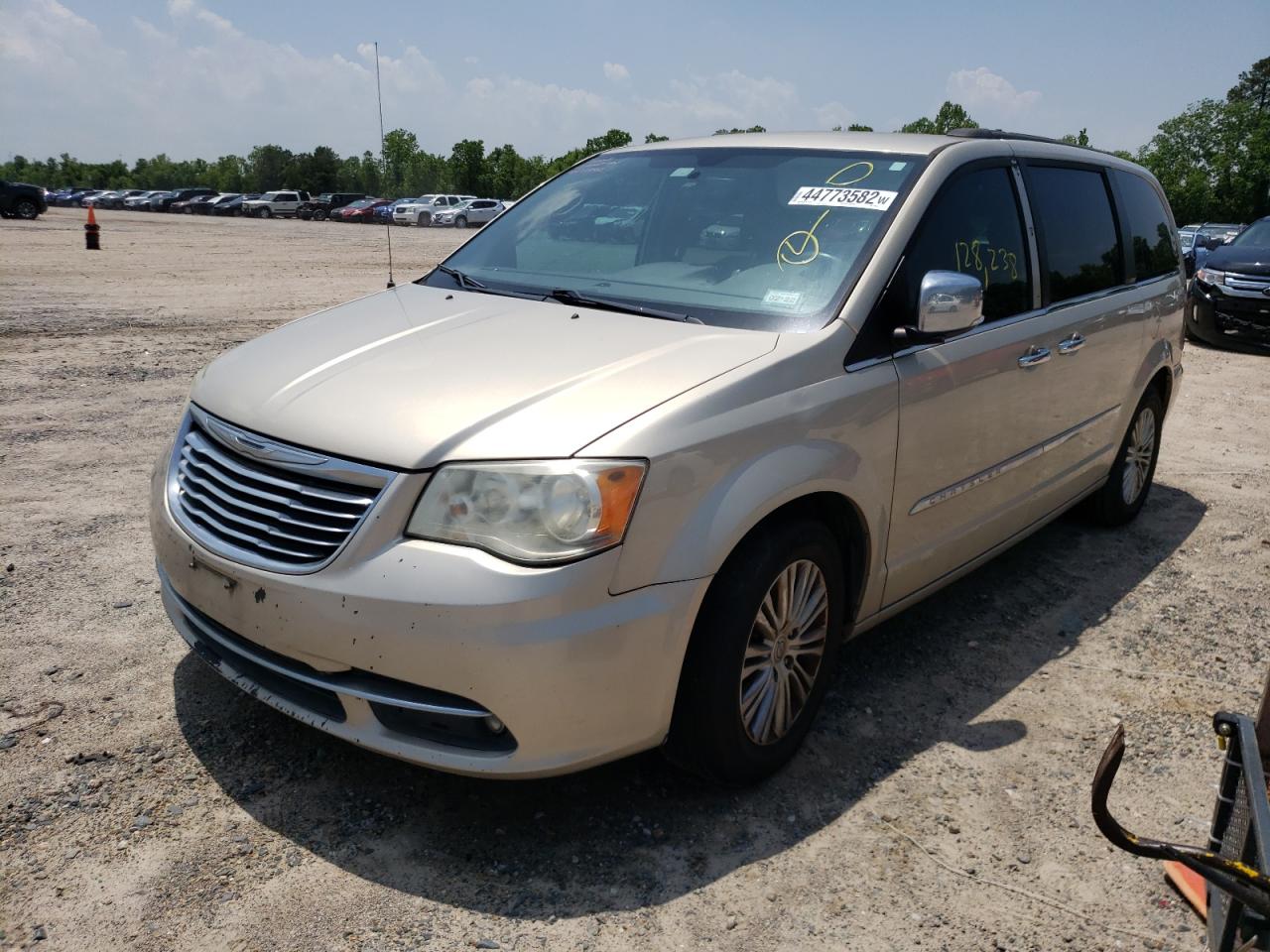 Photo 2 from auction – 2013 CHRYSLER TOWN & COU with VIN 2C4RC1CG0DR722450