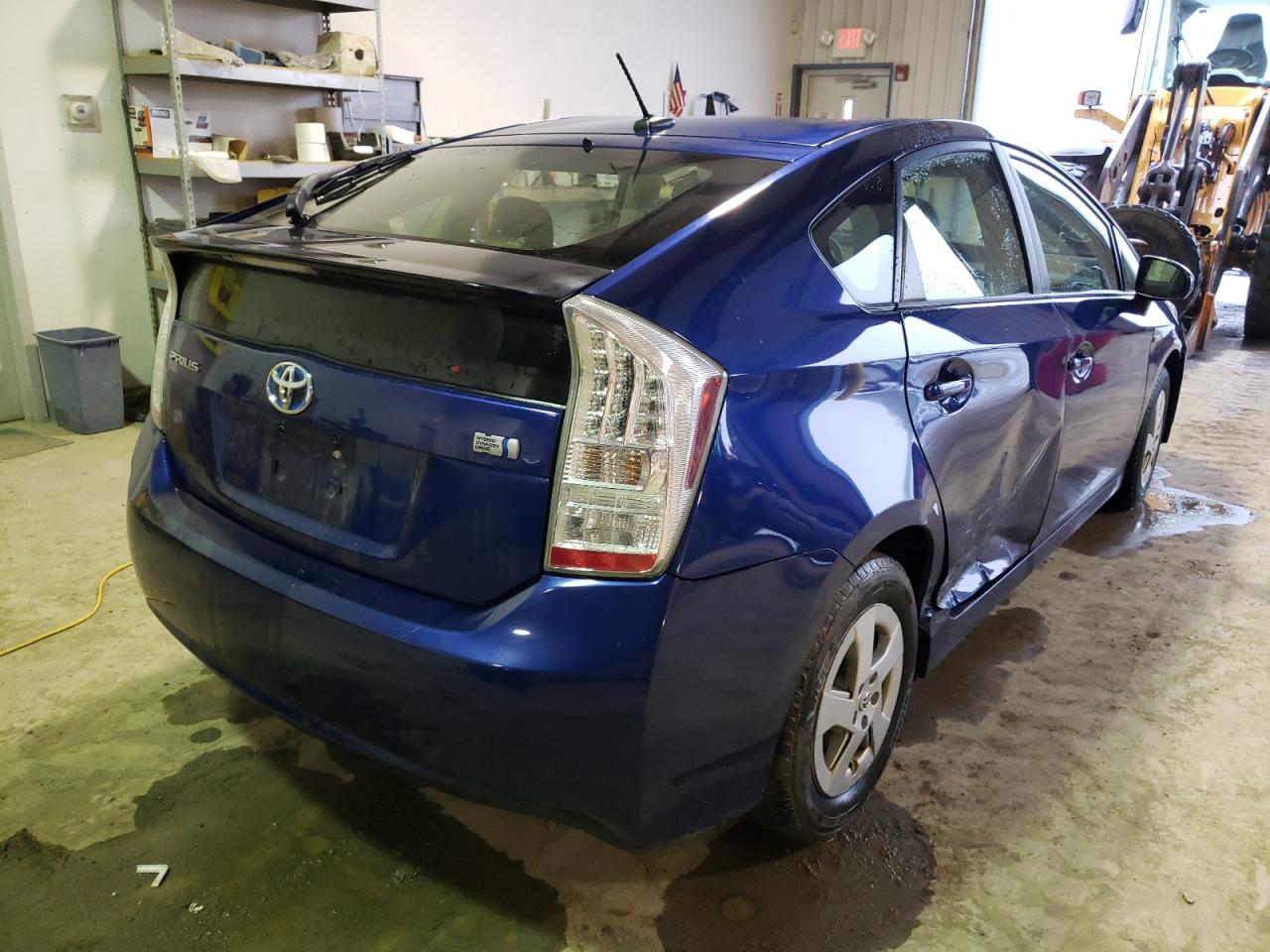 Photo 4 from auction – 2011 TOYOTA PRIUS with VIN JTDKN3DU2B0324823