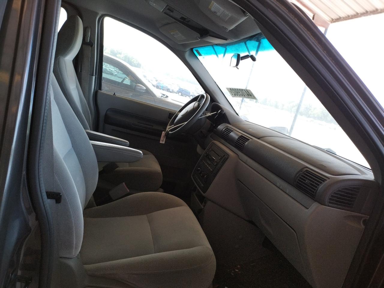 Photo 5 from auction – 2005 FORD FREESTAR S with VIN 2FMZA57675BA12160
