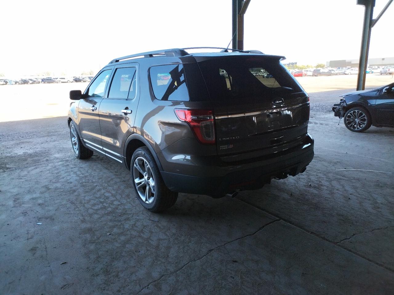 Photo 3 from auction – 2015 FORD EXPLORER L with VIN 1FM5K7F82FGA95596