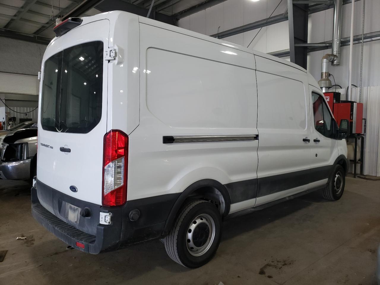 Photo 4 from auction – 2019 FORD TRANSIT T- with VIN 1FTYR2CM4KKB07935