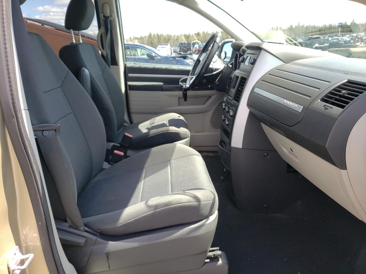 Photo 5 from auction – 2010 DODGE GRAND CARA with VIN 2D4RN4DE9AR182068