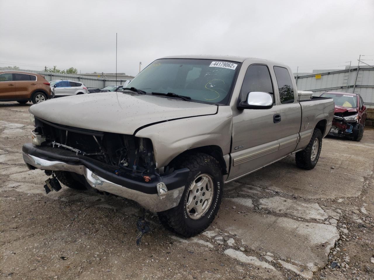 Photo 2 from auction – 2000 CHEVROLET SILVERADO with VIN 1GCEK19T1YZ270929