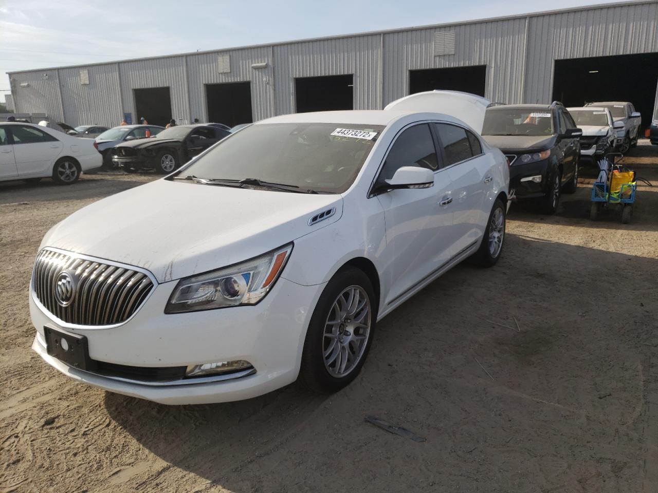 Photo 2 from auction – 2014 BUICK LACROSSE with VIN 1G4GB5G34EF222093