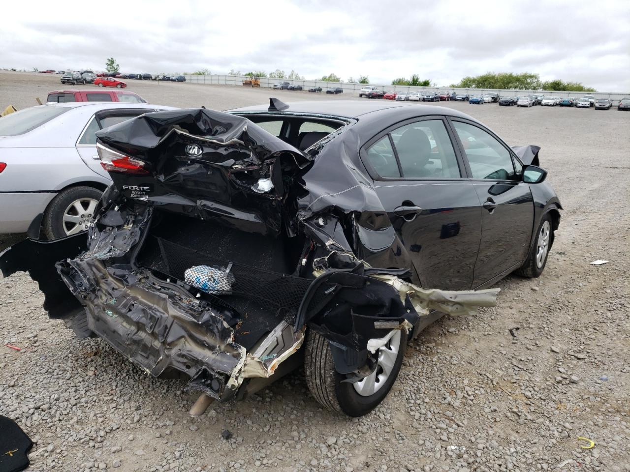 Photo 4 from auction – 2017 KIA FORTE LX with VIN 3KPFK4A74HE103612