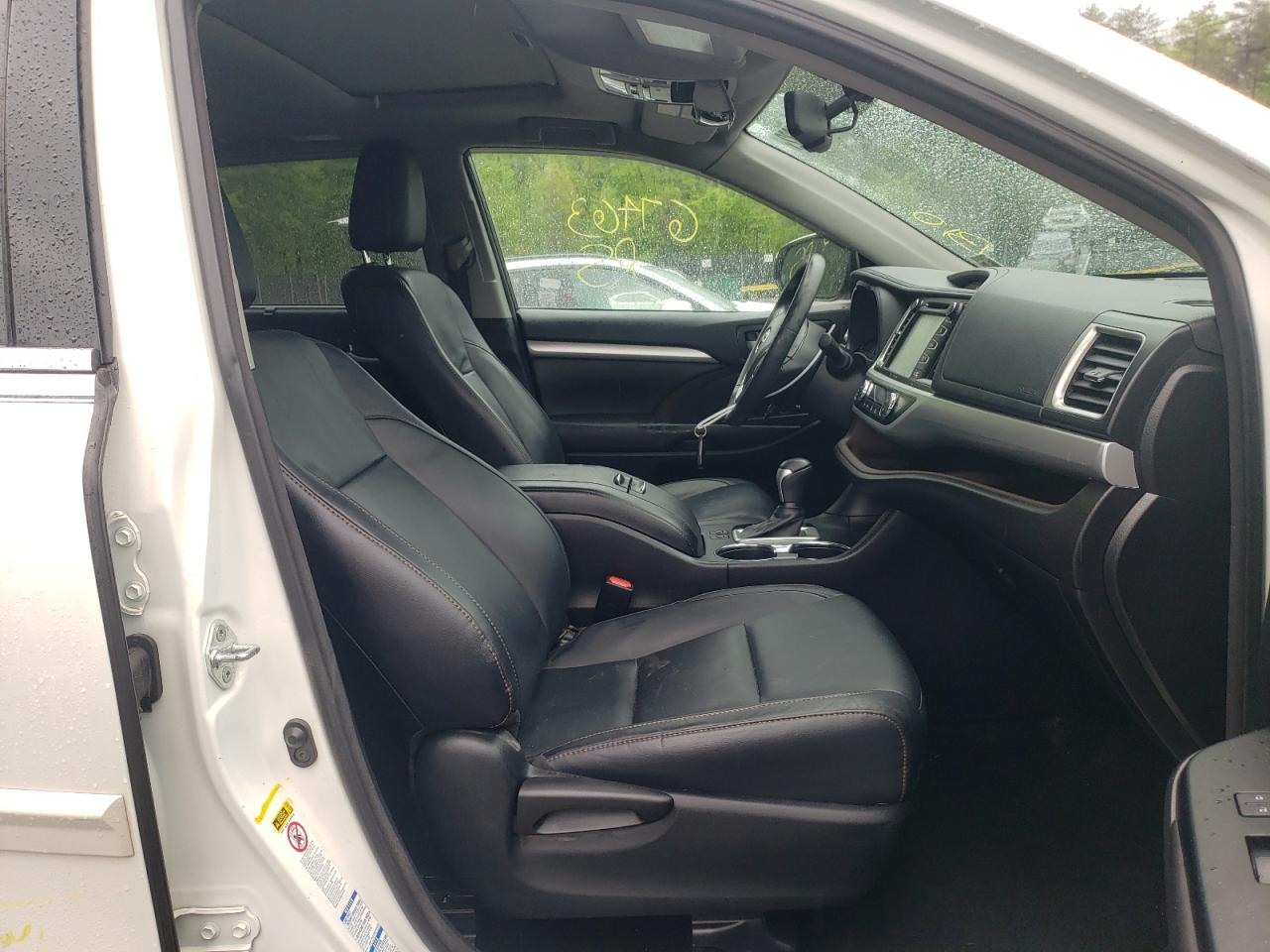 Photo 5 from auction – 2016 TOYOTA HIGHLANDER with VIN 5TDJKRFH3GS309601
