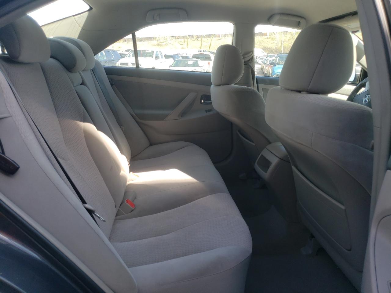 Zdjęcie 6 z aukcji – 2011 TOYOTA CAMRY BASE z VIN 4T1BF3EK1BU654712