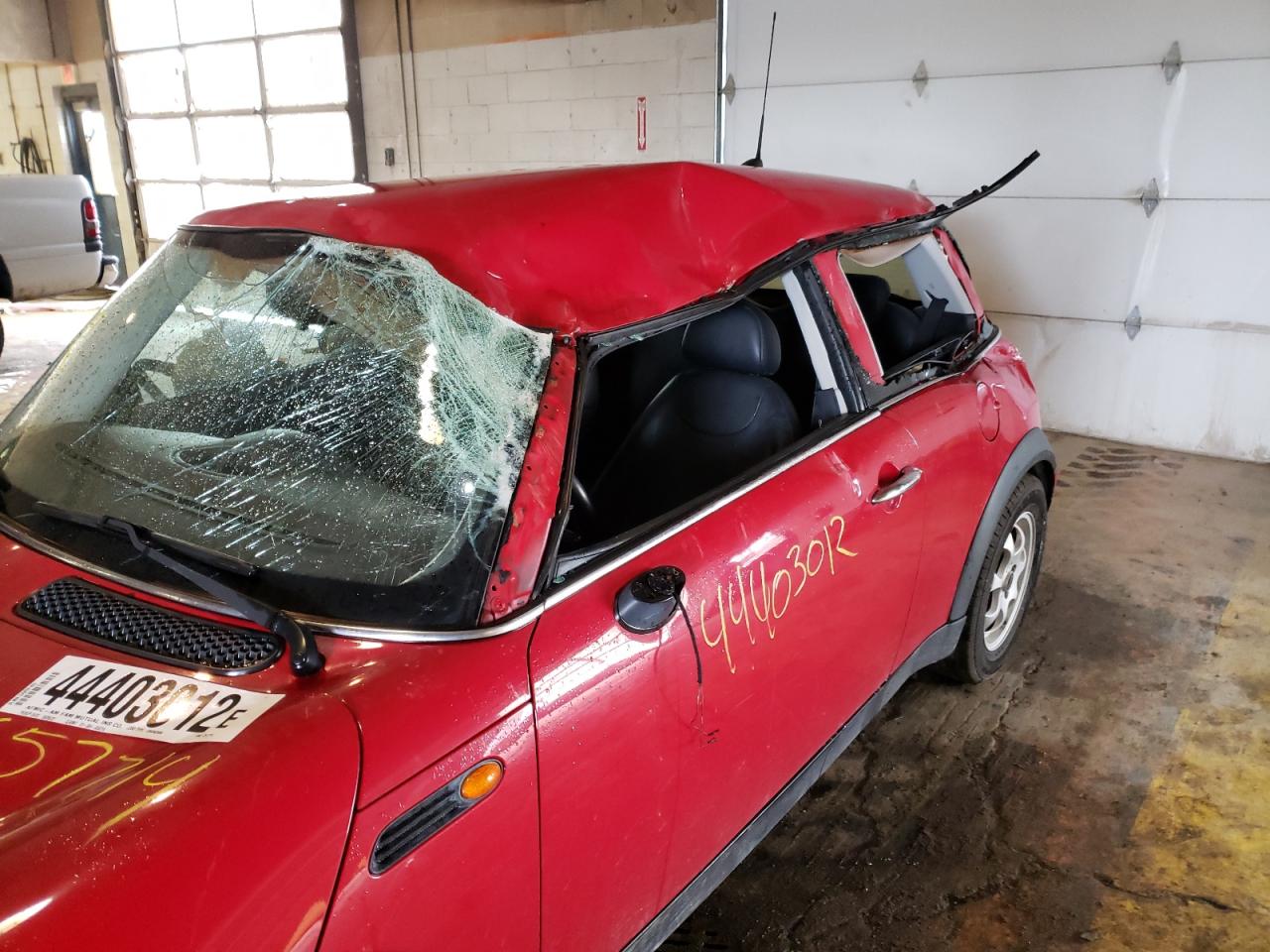Photo 9 from auction – 2005 MINI COOPER with VIN WMWRC33405TC57714