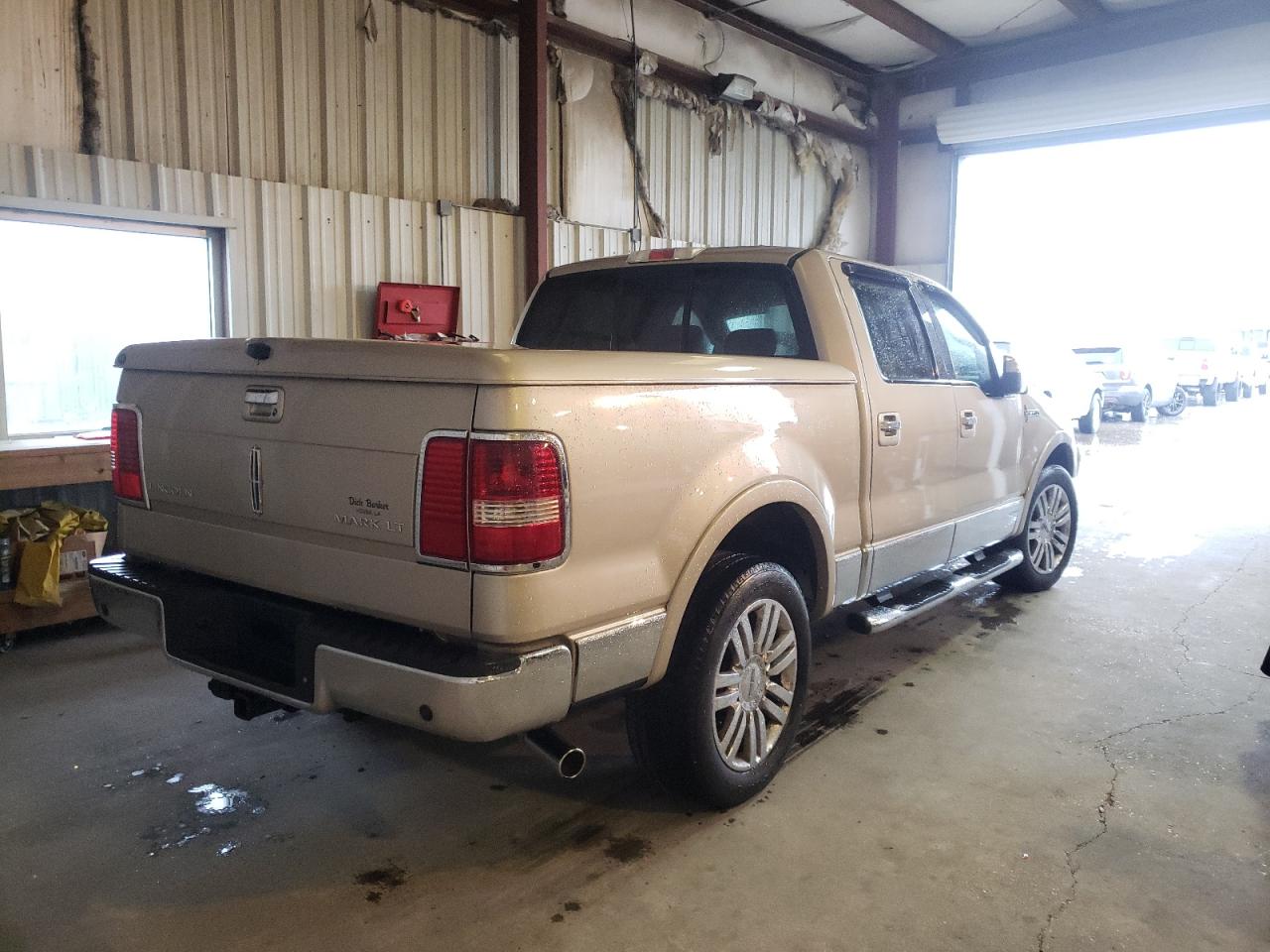 Photo 4 from auction – 2008 LINCOLN MARK LT with VIN 5LTPW16558FJ03197