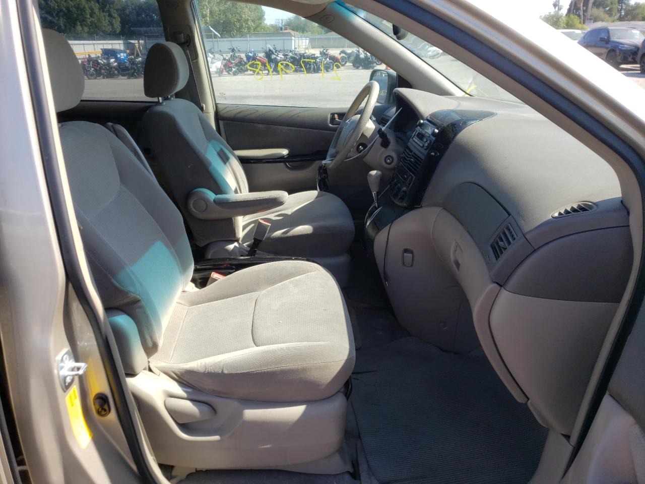 Photo 5 from auction – 2004 TOYOTA SIENNA CE with VIN 5TDZA23C94S034155