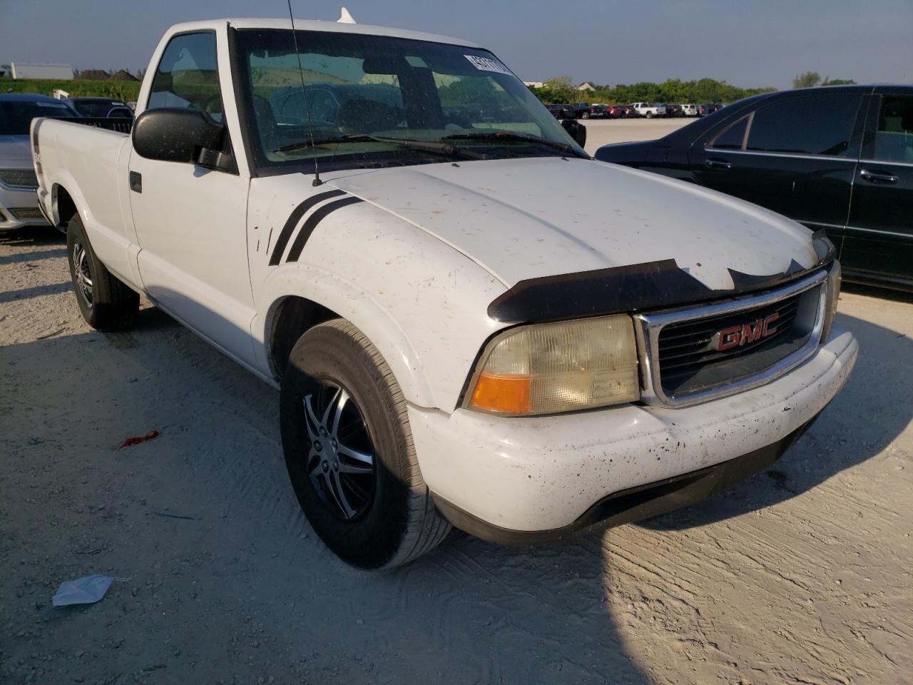 GMC SONOMA 2000 with VIN 1GTCS14W2Y8167730 - Photo from auction