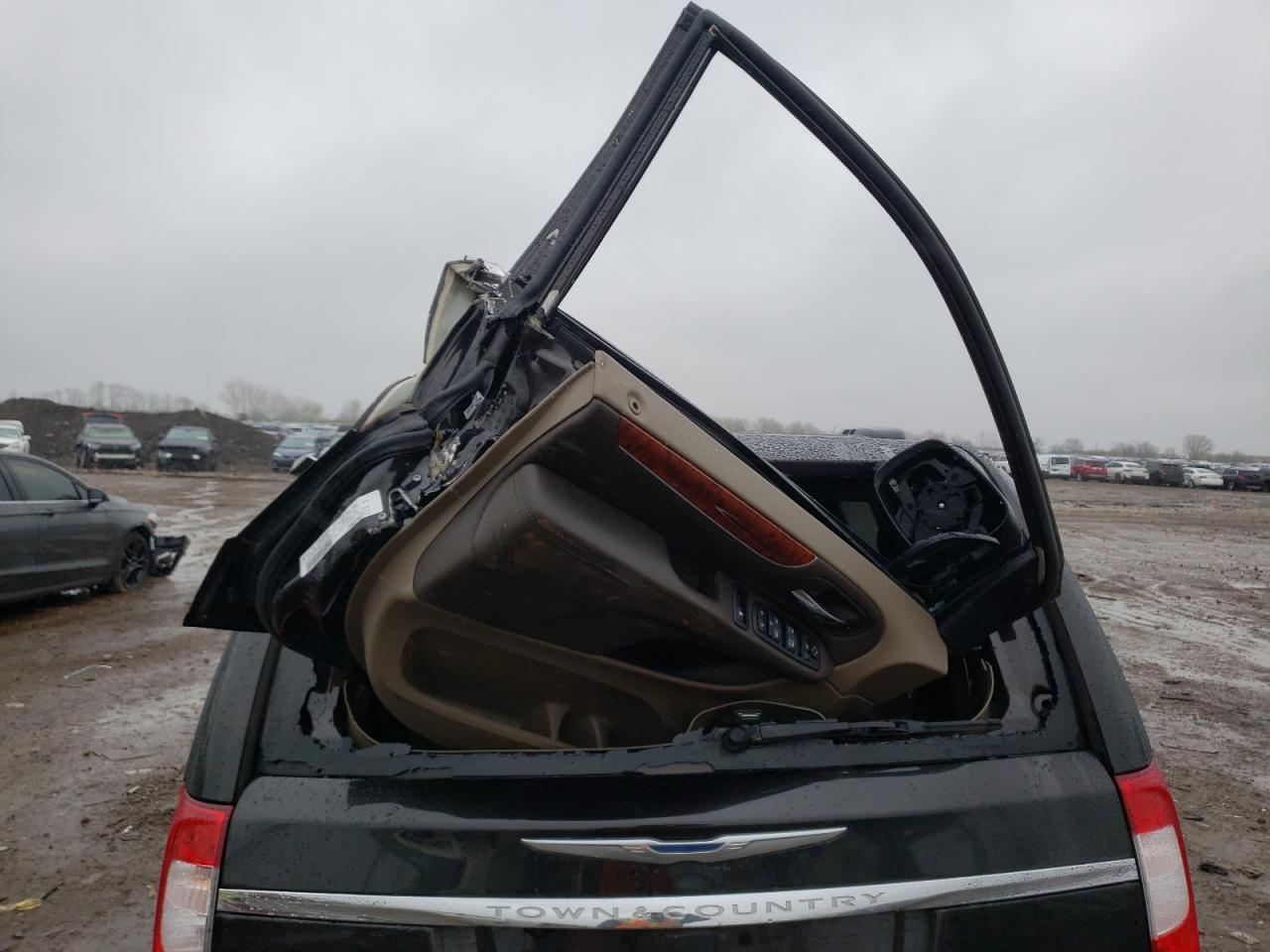 Photo 9 from auction – 2014 CHRYSLER TOWN & COU with VIN 2C4RC1GG1ER285103