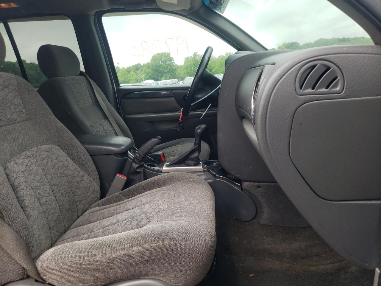 Photo 5 from auction – 2004 GMC ENVOY with VIN 1GKDT13S742108903