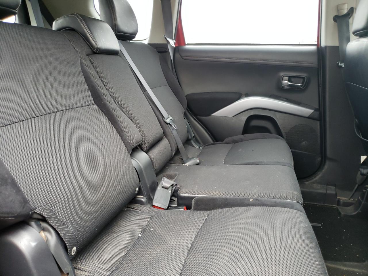 Photo 6 from auction – 2011 MITSUBISHI OUTLANDER with VIN JA4JT3AW1BU009084