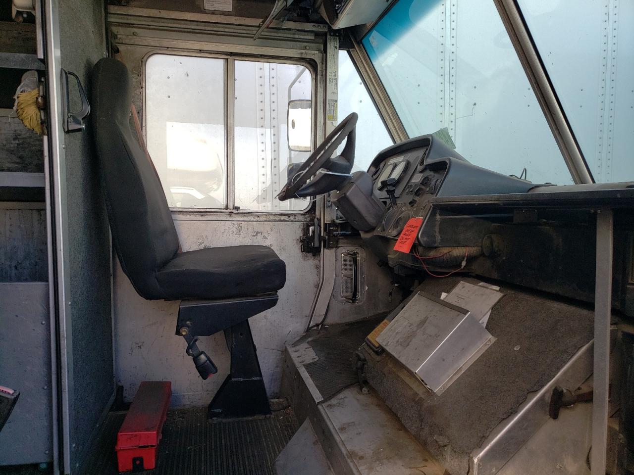 Photo 5 from auction – 2007 FREIGHTLINER CHASSIS M with VIN 4UZAANDH17CY91970