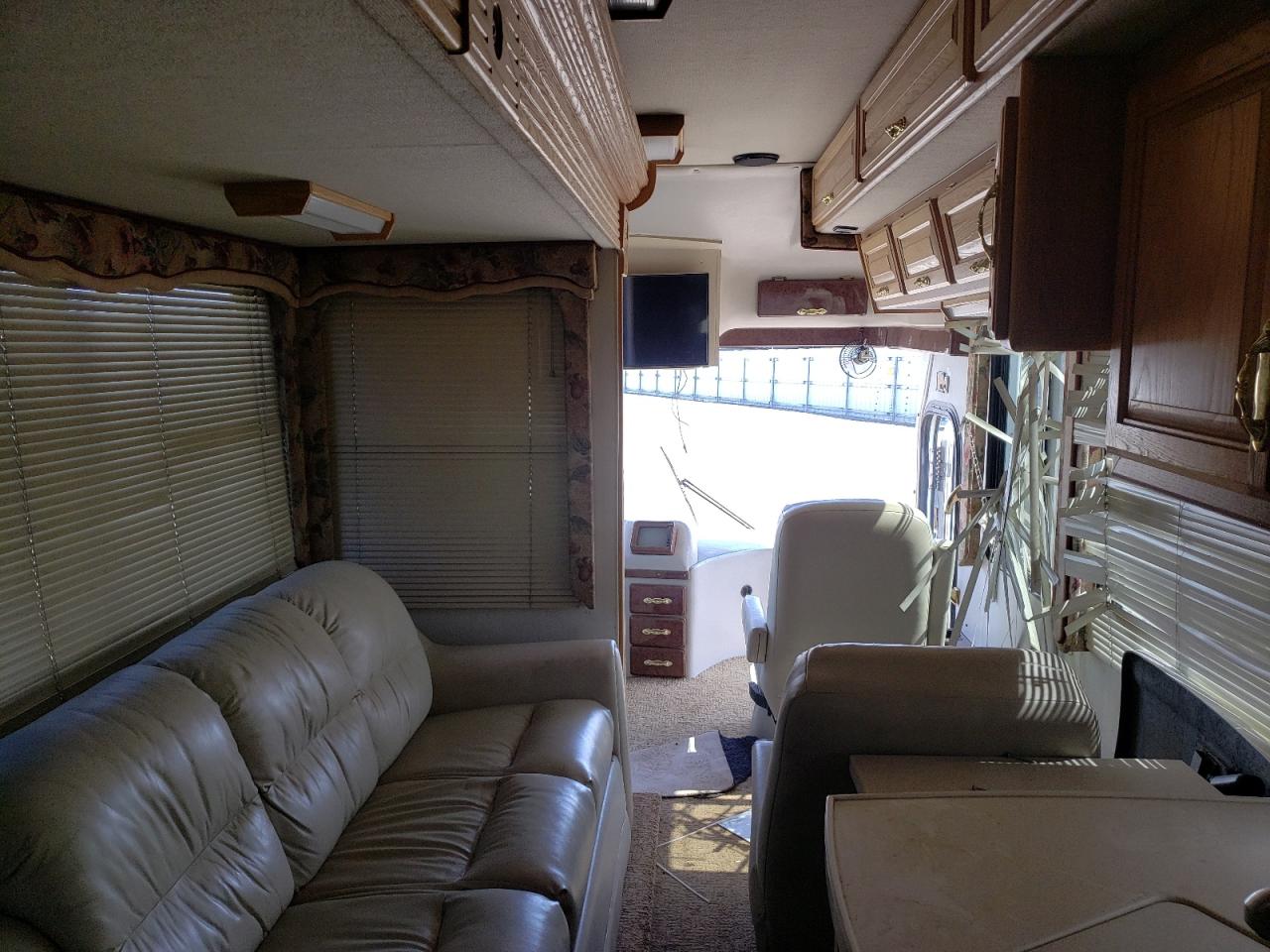 Photo 5 from auction – 2001 FREIGHTLINER CHASSIS X with VIN 4UZAAHAK71CJ06411