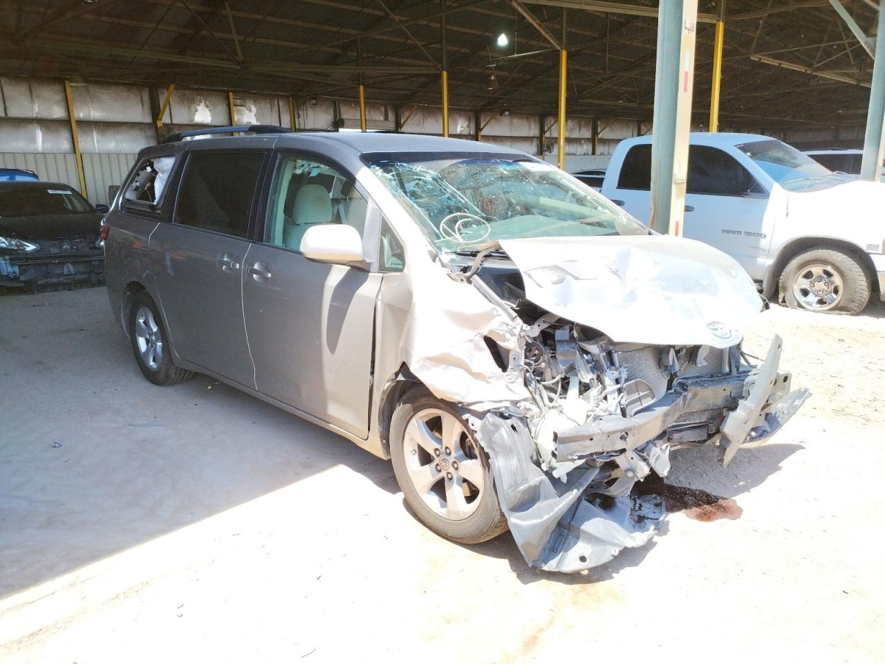 TOYOTA SIENNA LE 2015 with VIN 5TDKK3DC6FS625386 - Photo from auction