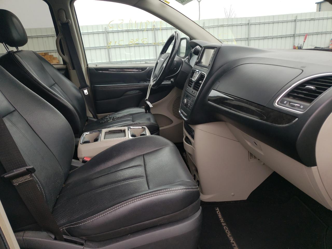 Photo 5 from auction – 2012 CHRYSLER TOWN & COU with VIN 2C4RC1CG4CR175990