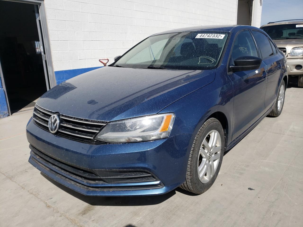 Photo 2 from auction – 2015 VOLKSWAGEN JETTA BASE with VIN 3VW1K7AJ6FM353215