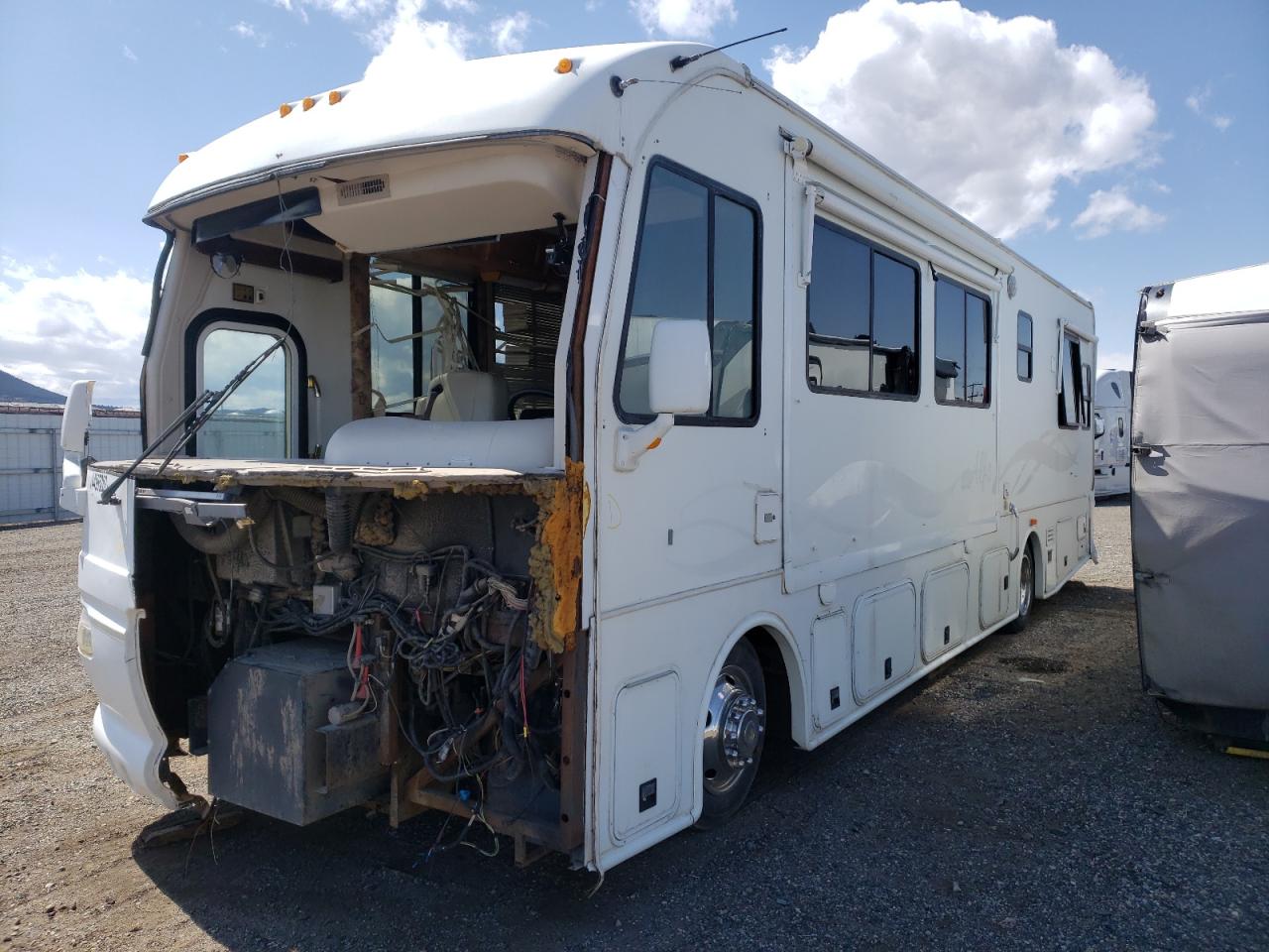 Photo 2 from auction – 2001 FREIGHTLINER CHASSIS X with VIN 4UZAAHAK71CJ06411