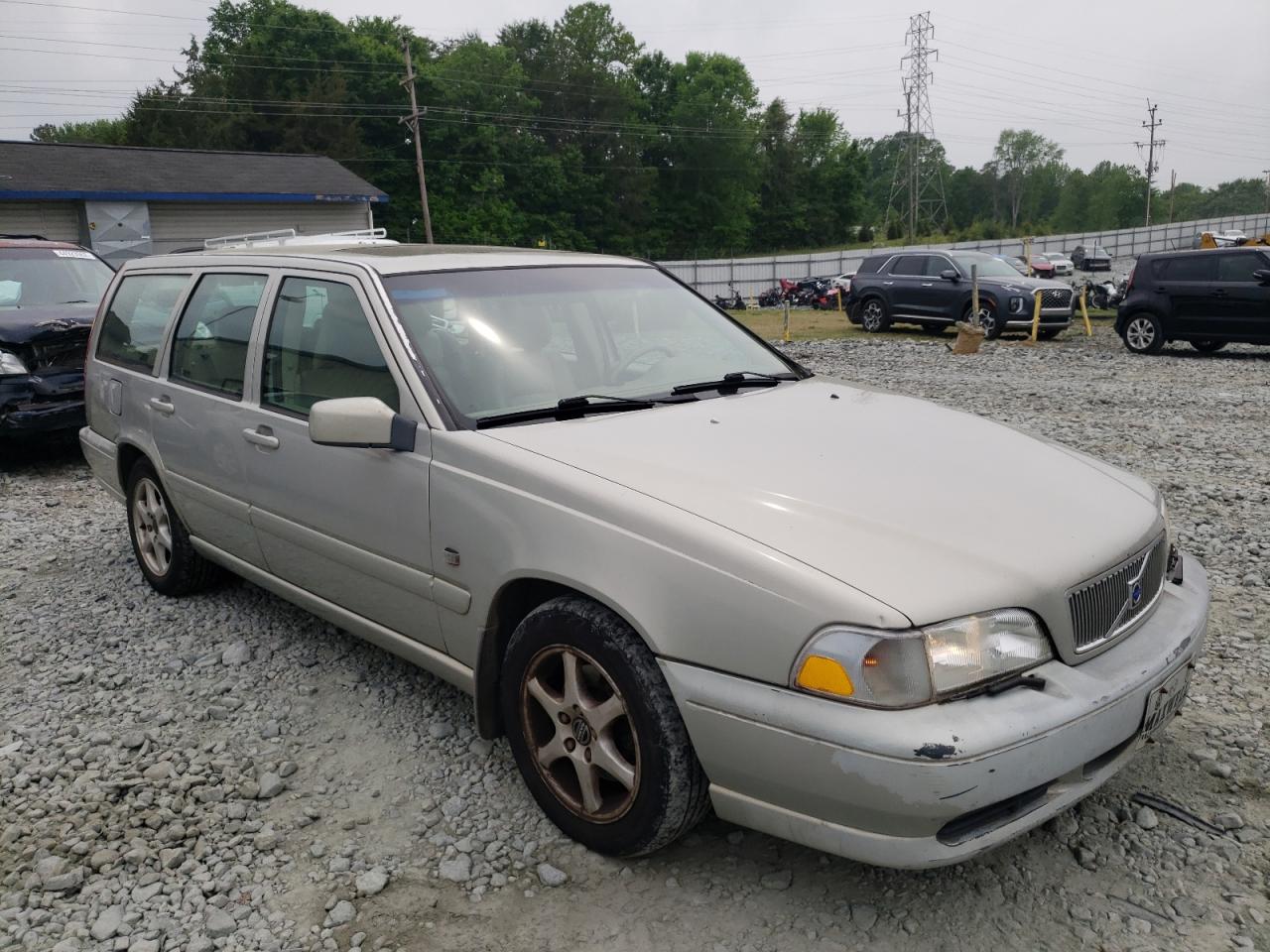 VOLVO V70 BASE 2000 with VIN YV1LW61J1Y2708824 - Photo from auction