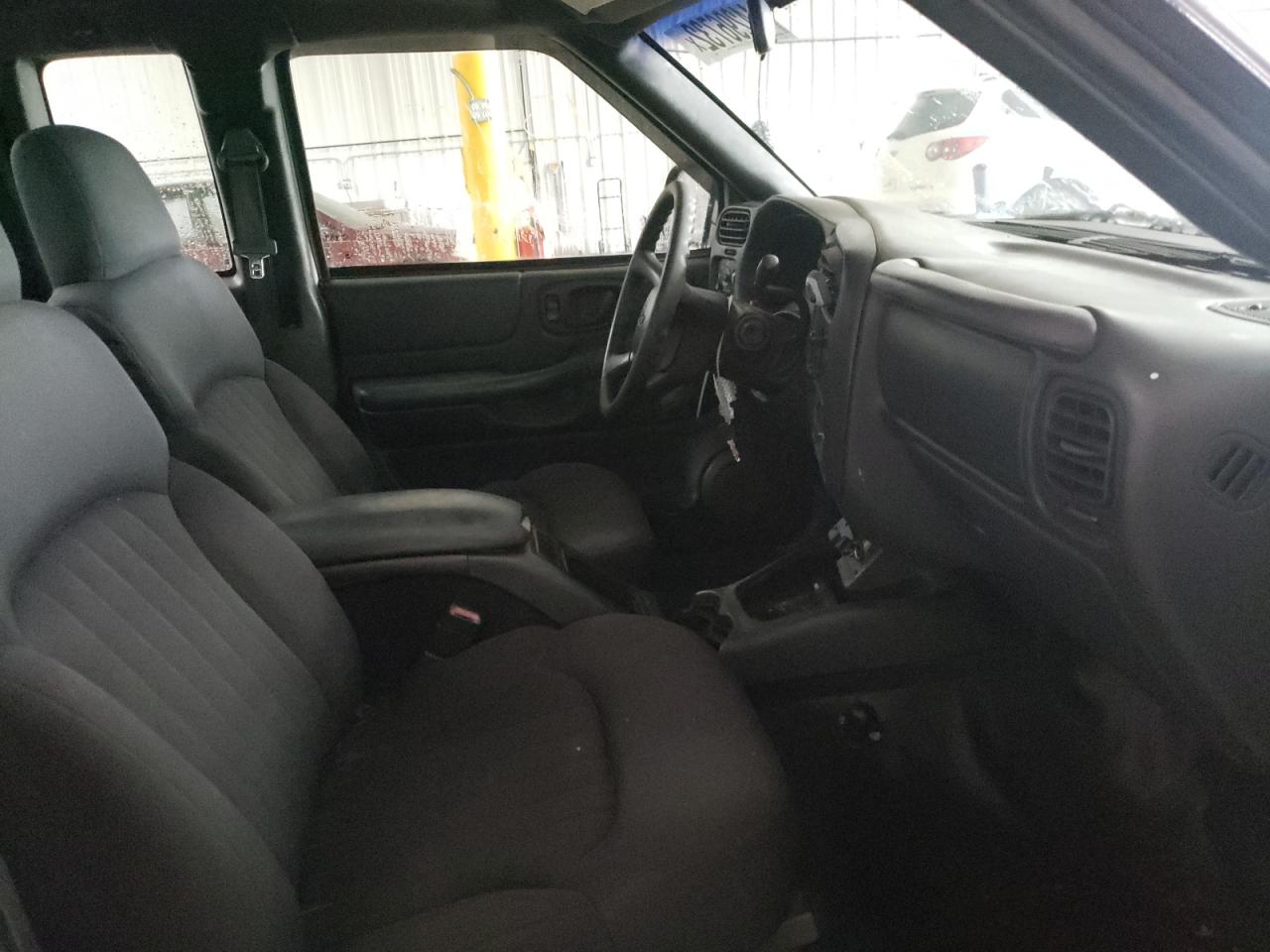 Photo 5 from auction – 2003 CHEVROLET S10 with VIN 1GCDT19X138238038