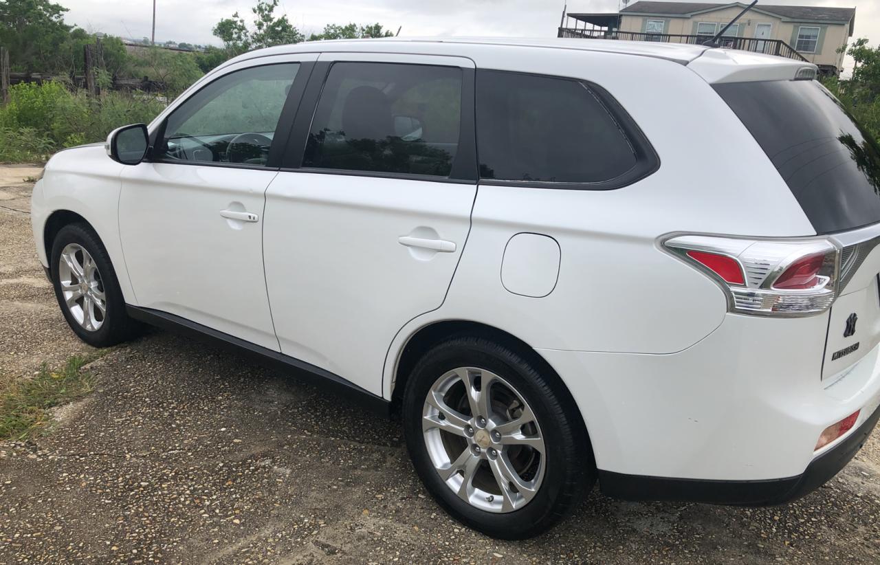 Photo 3 from auction – 2014 MITSUBISHI OUTLANDER with VIN JA4AD3A31EZ014733