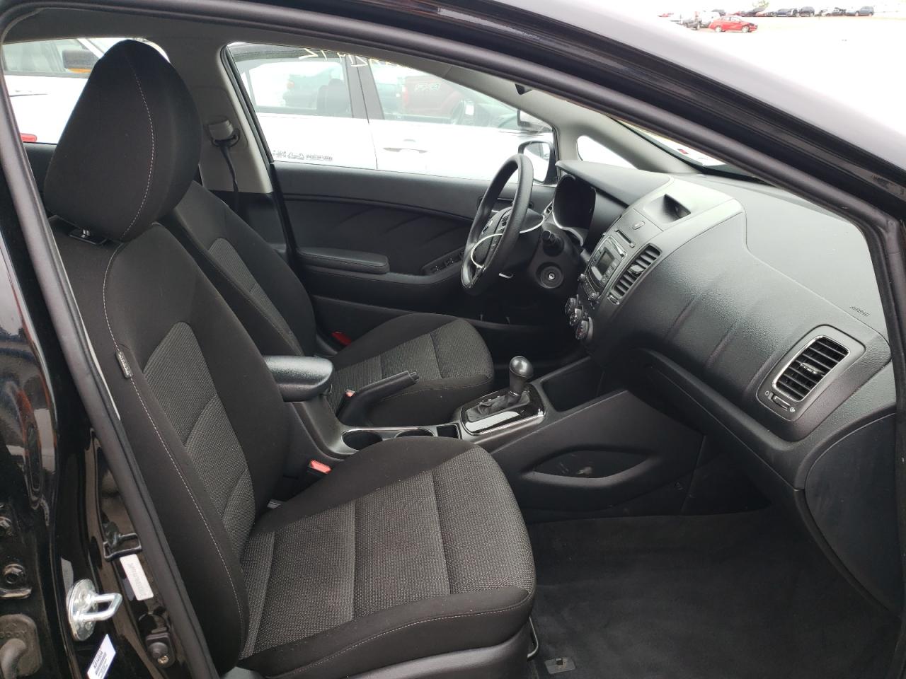Photo 5 from auction – 2017 KIA FORTE LX with VIN 3KPFK4A74HE103612