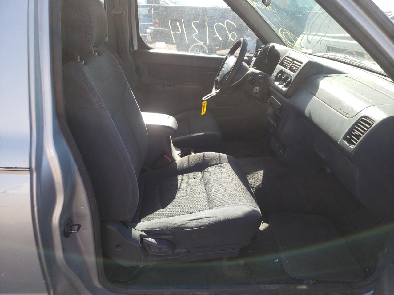 Photo 19 from auction – 2001 NISSAN FRONTIER K with VIN 1N6DD26S31C323143