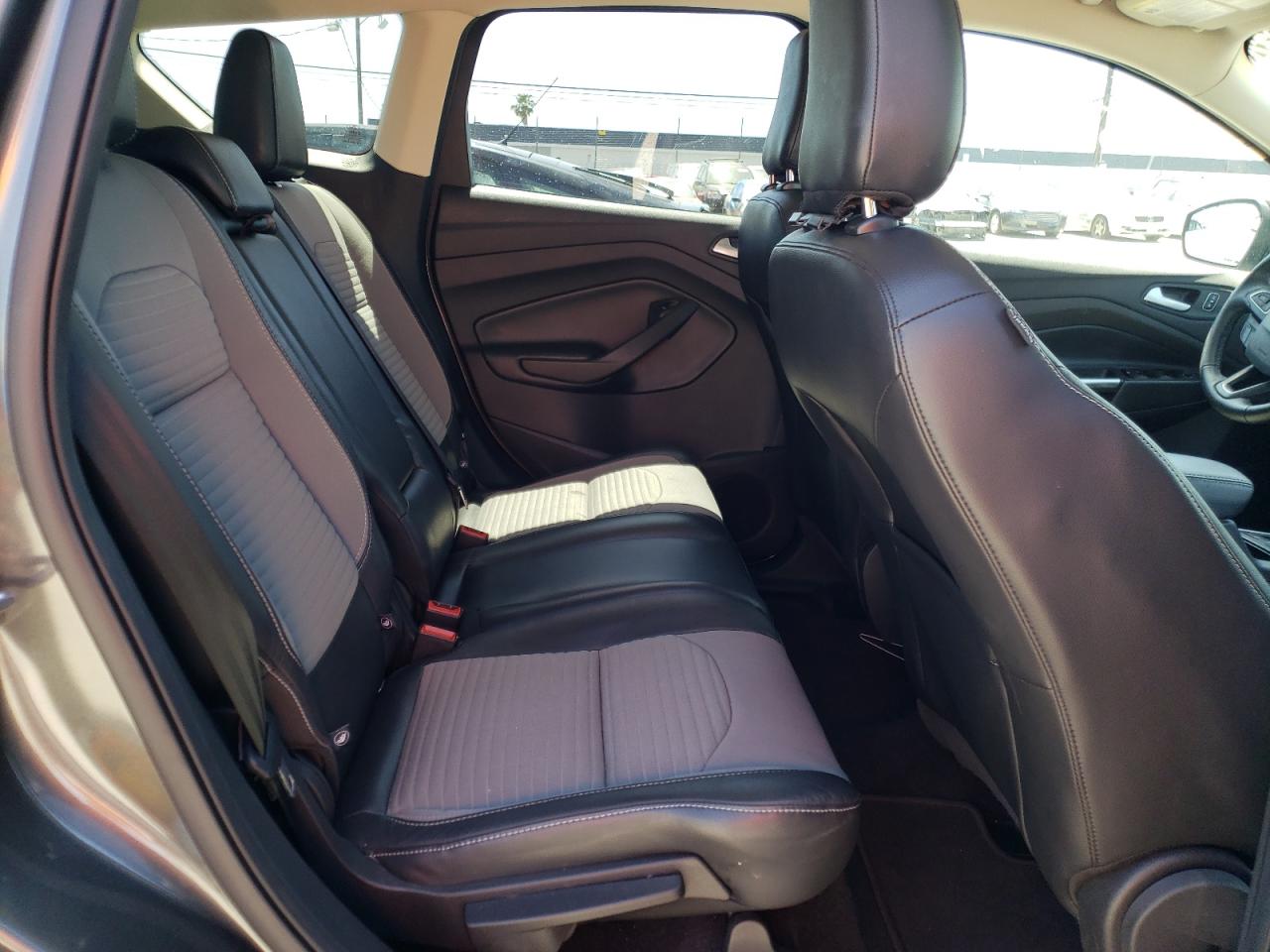 Photo 6 from auction – 2018 FORD ESCAPE SE with VIN 1FMCU9GD6JUC40223