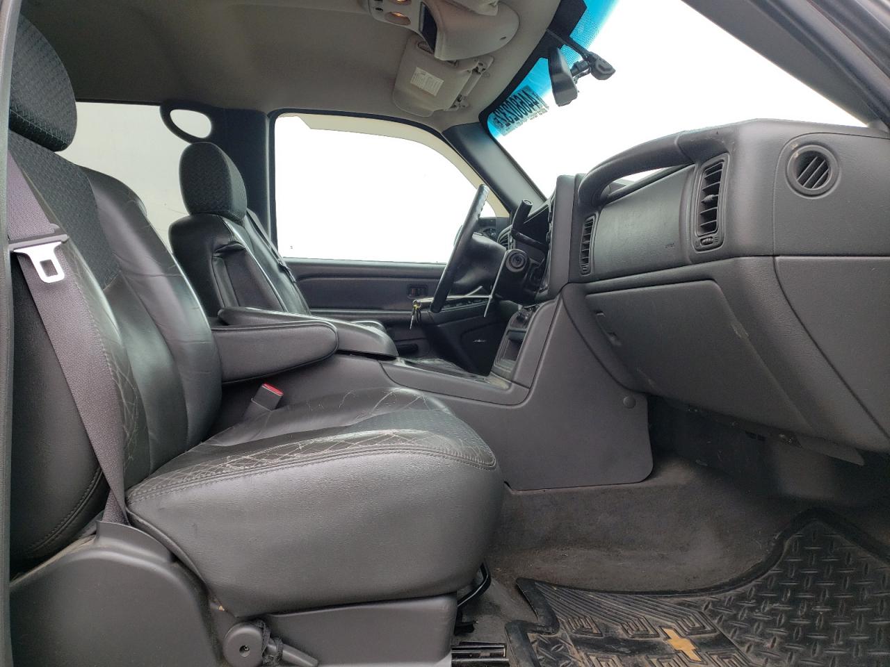 Photo 5 from auction – 2004 CHEVROLET AVALANCHE with VIN 3GNEK12T74G123641