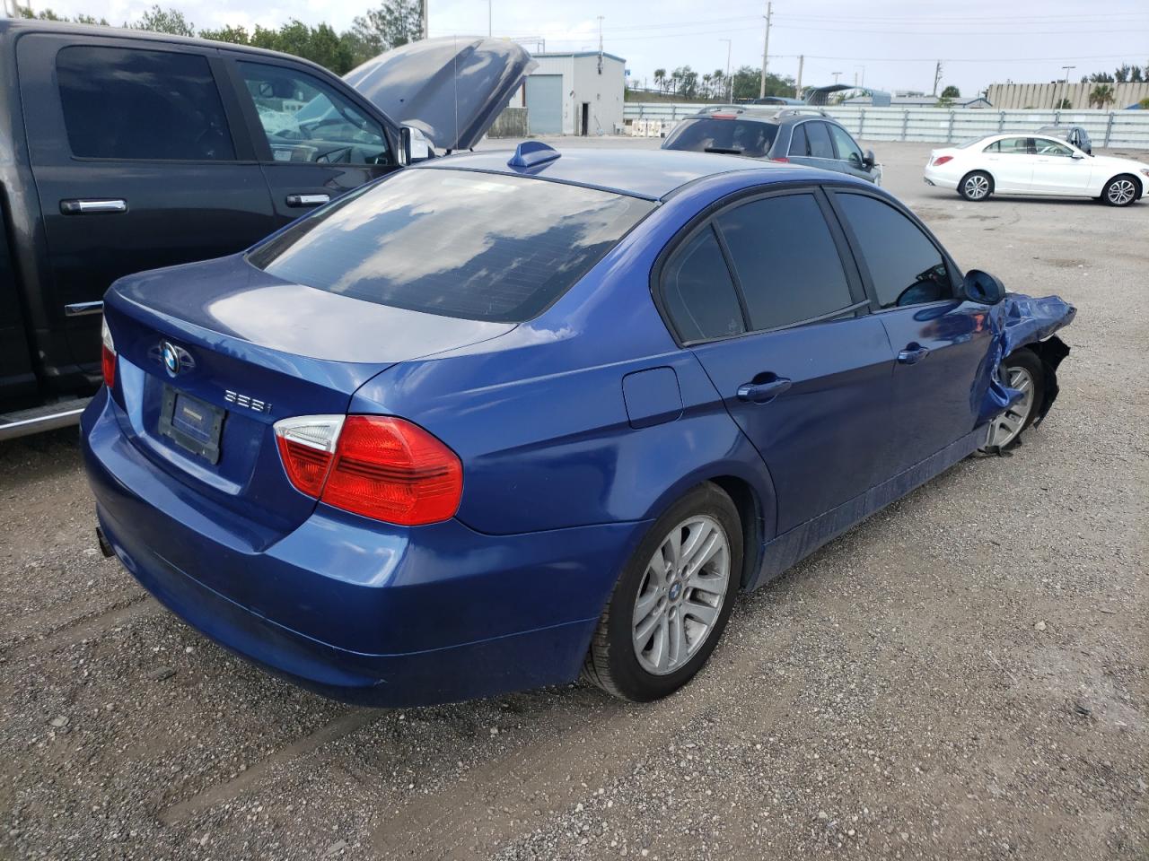 Photo 4 from auction – 2007 BMW 328 I with VIN WBAVA37517NL14482
