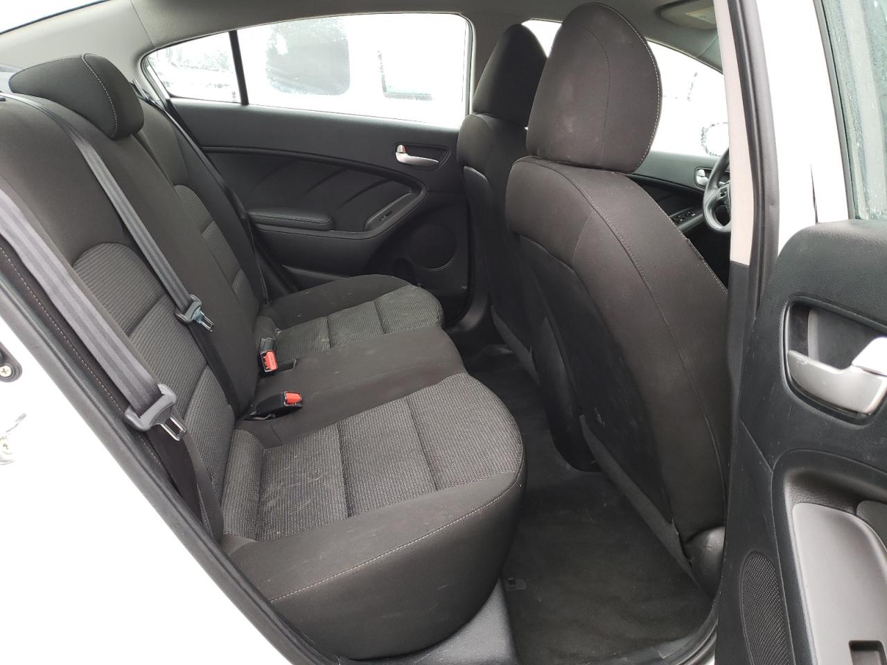 Photo 6 from auction – 2017 KIA FORTE LX with VIN 3KPFK4A78HE114628