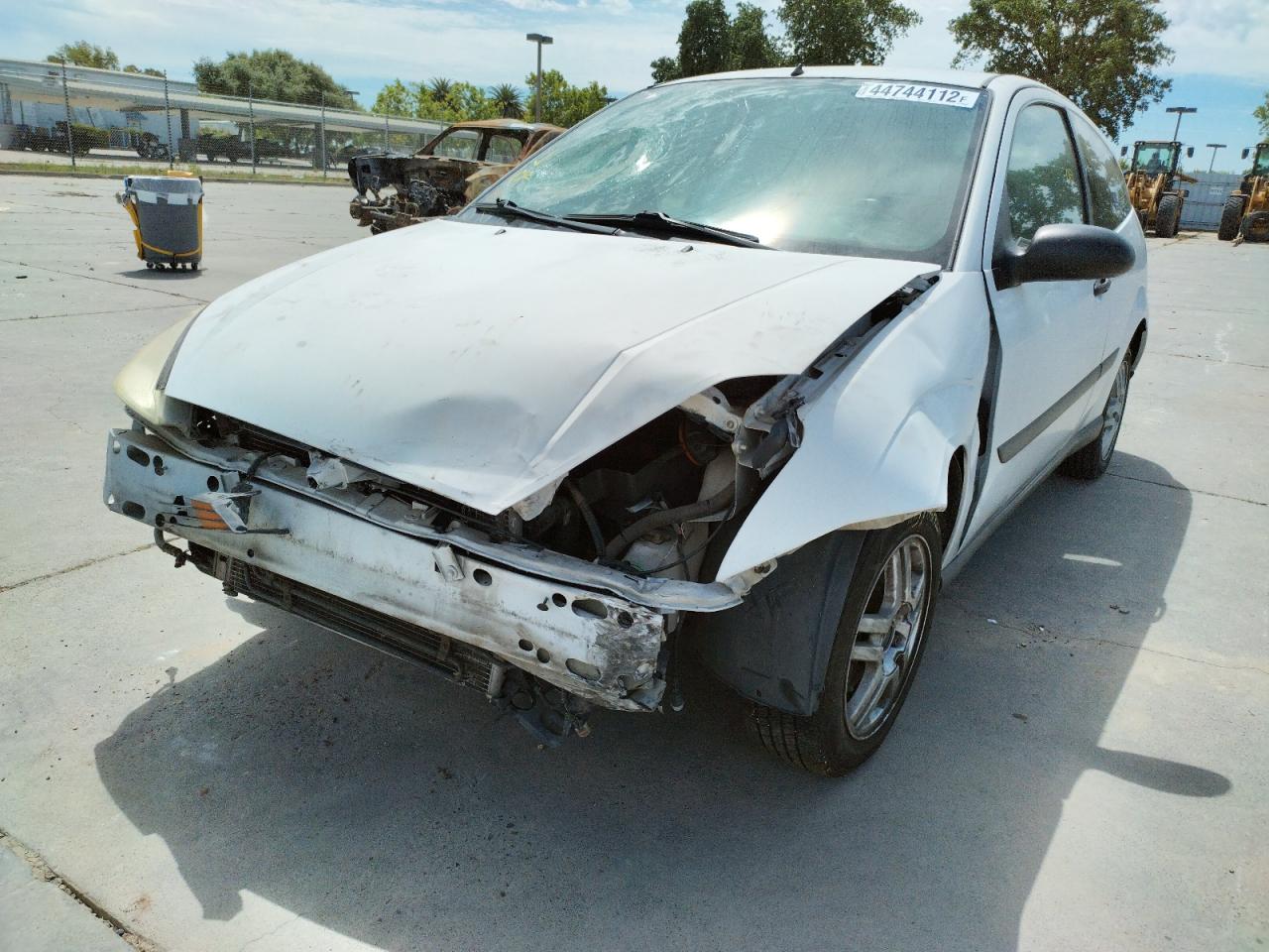 Photo 2 from auction – 2000 FORD FOCUS ZX3 with VIN 3FAFP3139YR198546