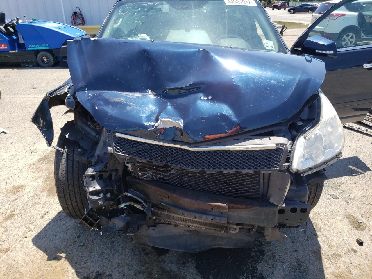 Photo 7 from auction – 2012 CHEVROLET TRAVERSE L with VIN 1GNKRGED4CJ192578