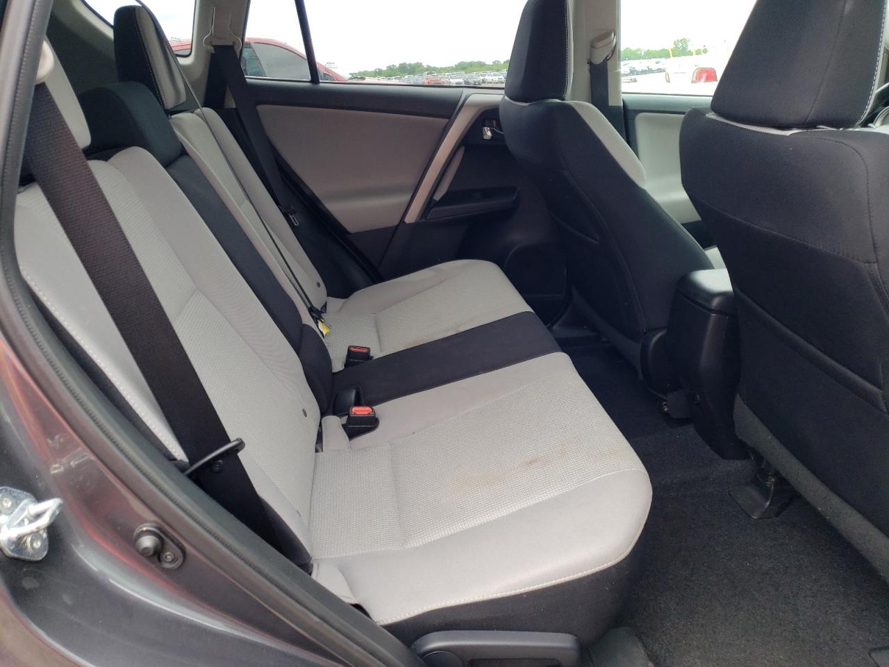 Photo 6 from auction – 2016 TOYOTA RAV4 XLE with VIN 2T3WFREV0GW249132