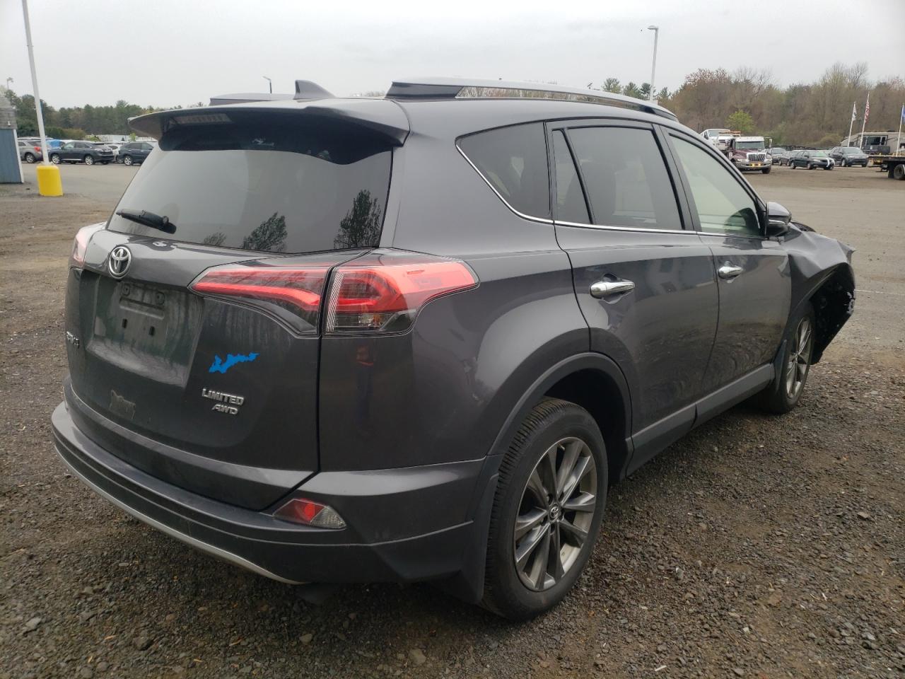 Photo 4 from auction – 2018 TOYOTA RAV4 LIMIT with VIN JTMDFREV7JJ250565