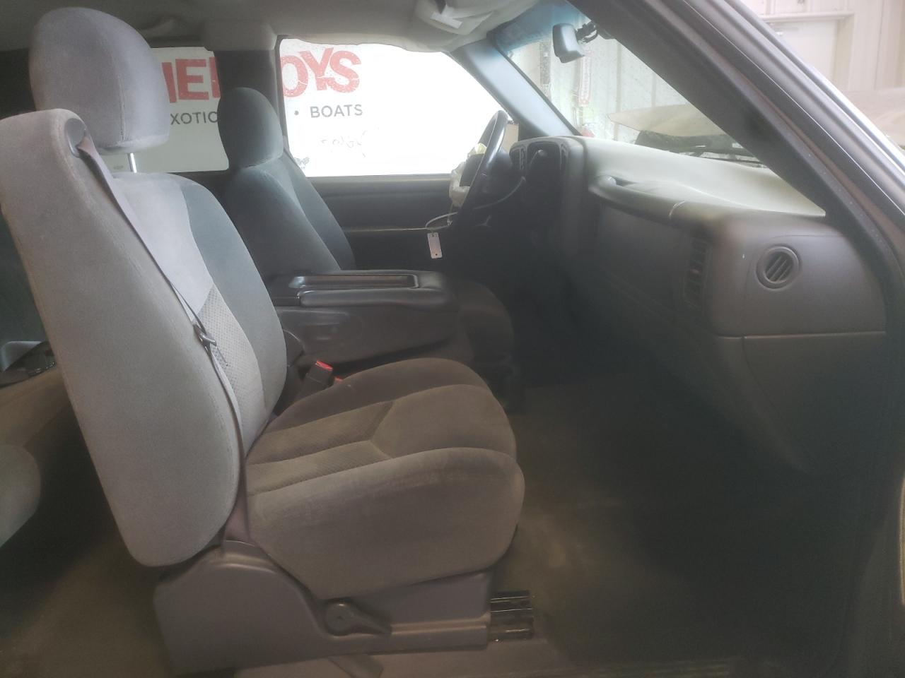 Photo 5 from auction – 2004 CHEVROLET SILVERADO with VIN 1GCEK19TX4E337559