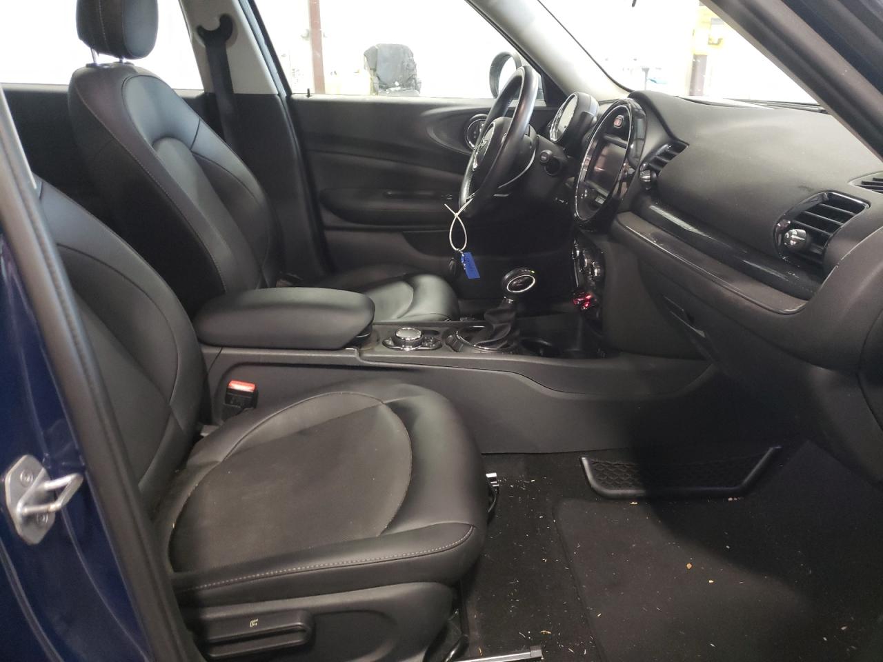 Photo 5 from auction – 2016 MINI COOPER CLU with VIN WMWLN5C50G2B28059