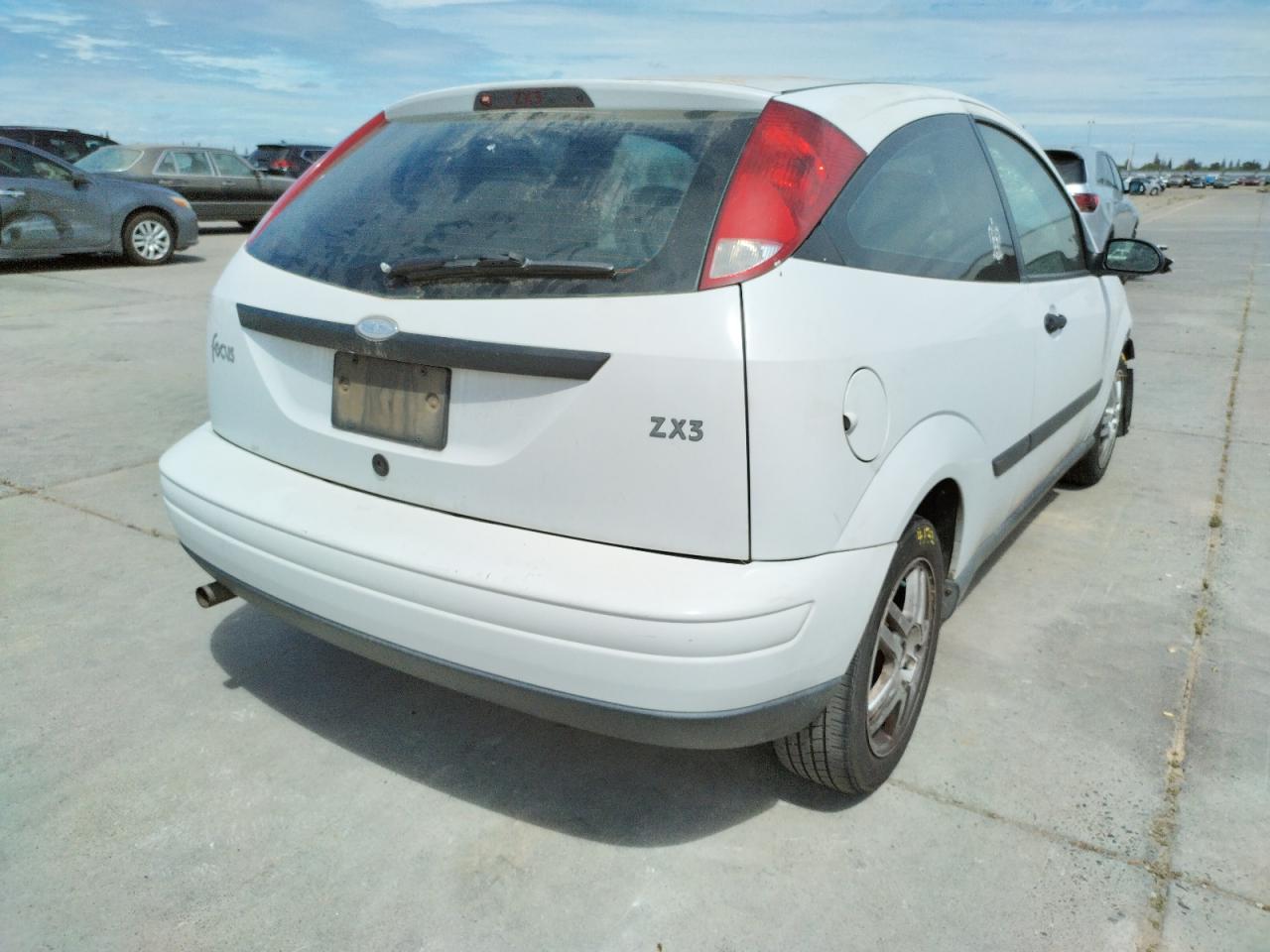 Photo 4 from auction – 2000 FORD FOCUS ZX3 with VIN 3FAFP3139YR198546