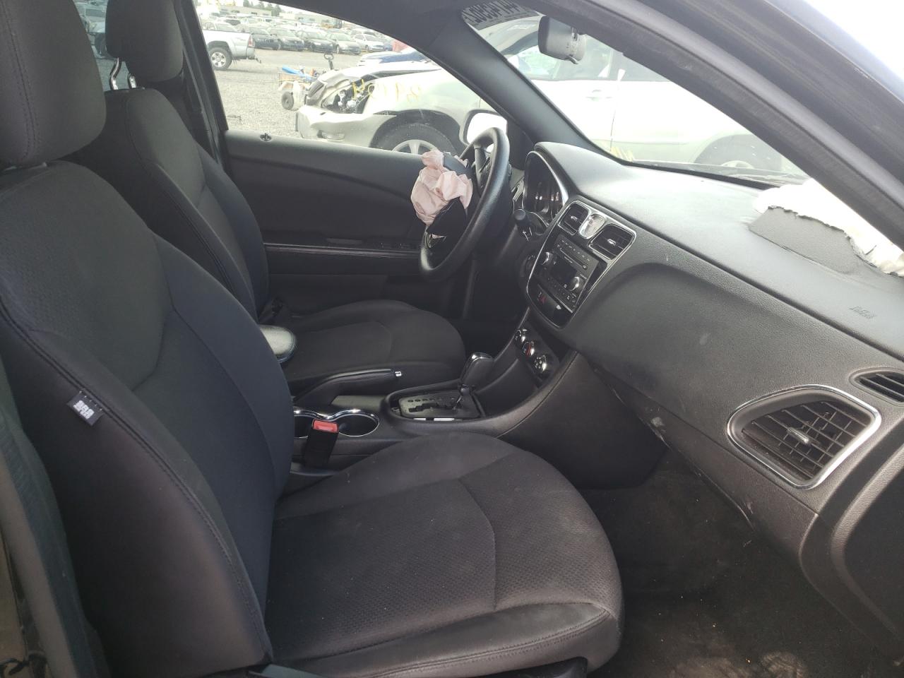 Photo 5 from auction – 2014 CHRYSLER 200 LX with VIN 1C3CCBAB3EN124651