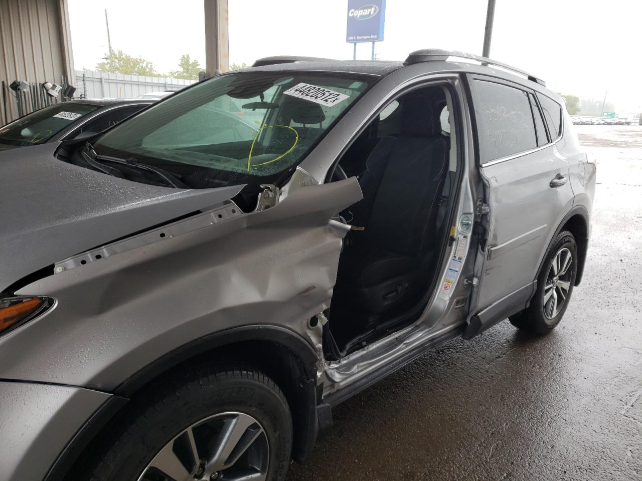 Photo 9 from auction – 2018 TOYOTA RAV4 ADVEN with VIN 2T3RFREV3JW708416
