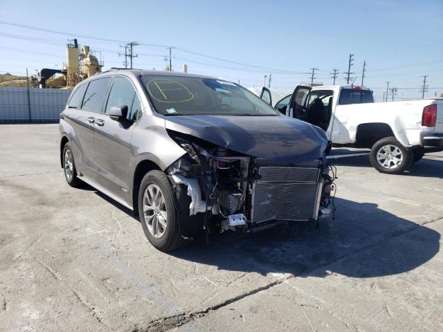 TOYOTA SIENNA LE 2021 with VIN 5TDKSKFC2MS033231 - Photo from auction