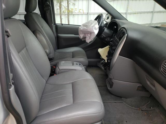 Photo 5 from auction – 2005 CHRYSLER TOWN&COUNT with VIN 2C8GP54L05R186713