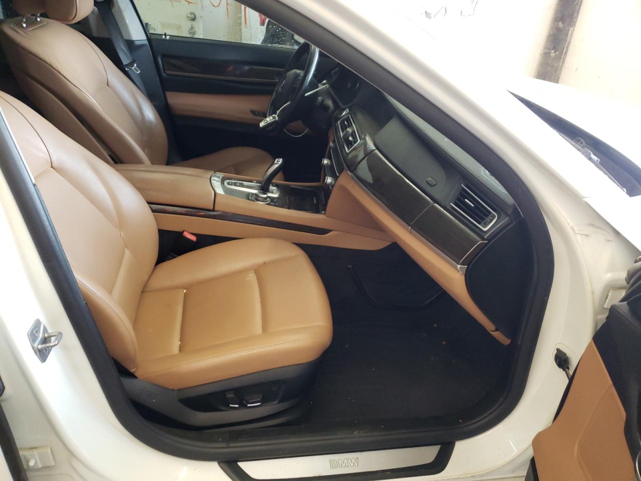 Photo 5 from auction – 2012 BMW 740 I with VIN WBAKA4C51CC613393