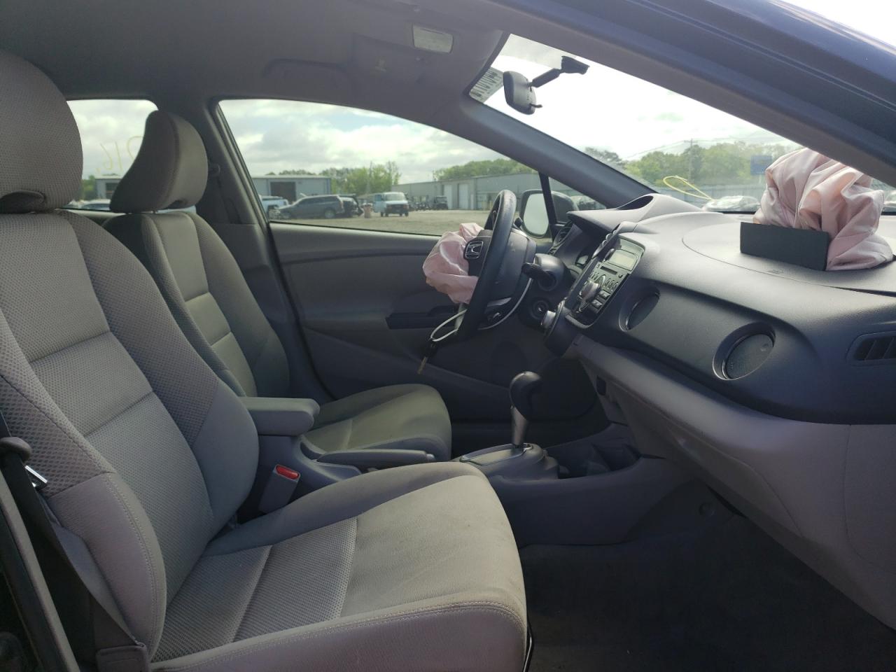 Photo 5 from auction – 2010 HONDA INSIGHT EX with VIN JHMZE2H77AS000426
