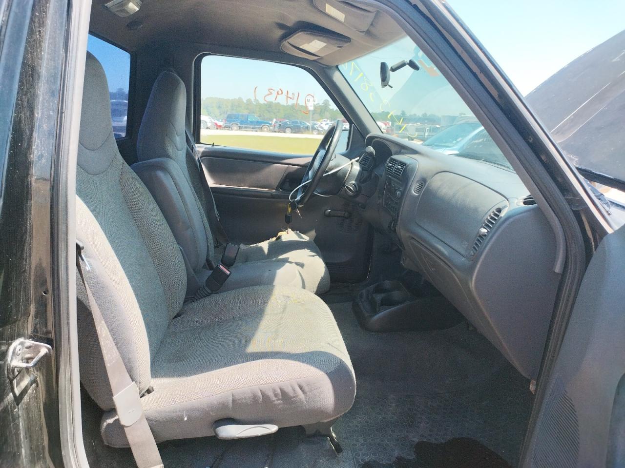 Photo 5 from auction – 2002 FORD RANGER with VIN 1FTYR10U62PA75152