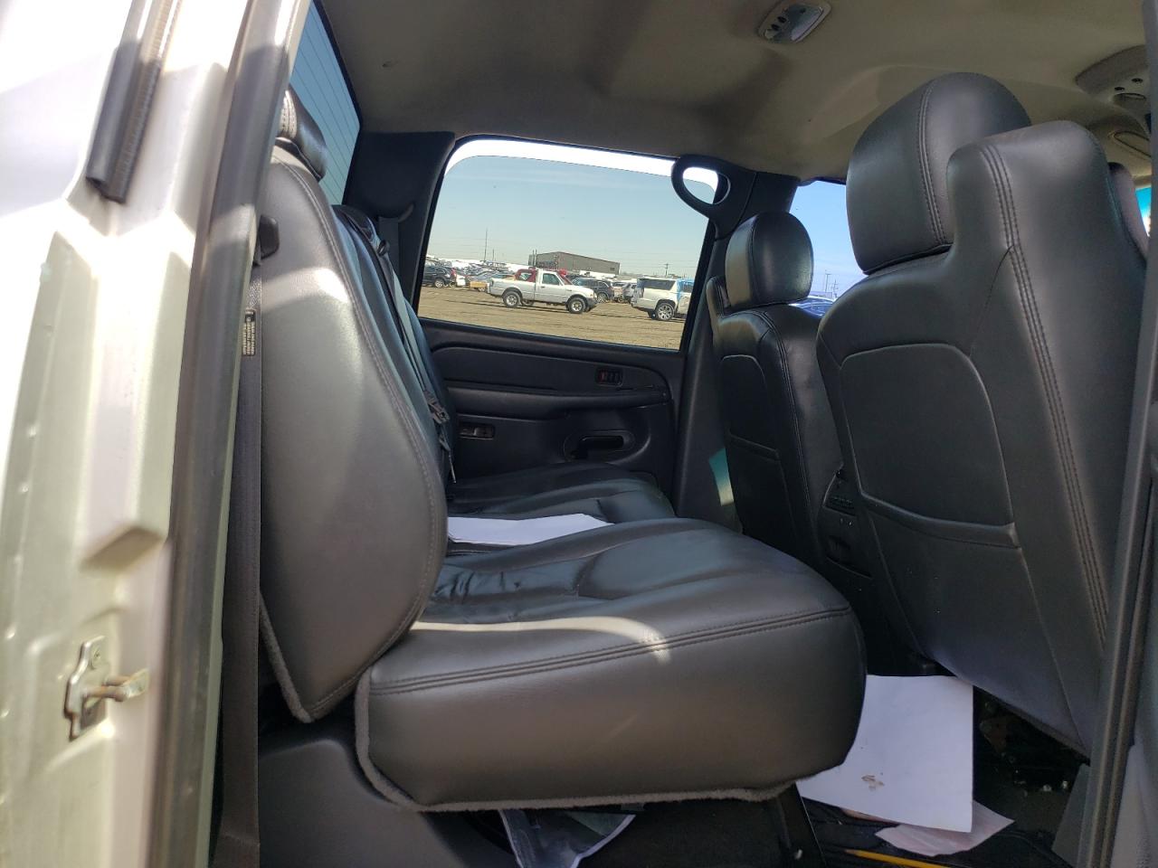 Photo 6 from auction – 2005 CHEVROLET SILVERADO with VIN 1GCHK23225F946062