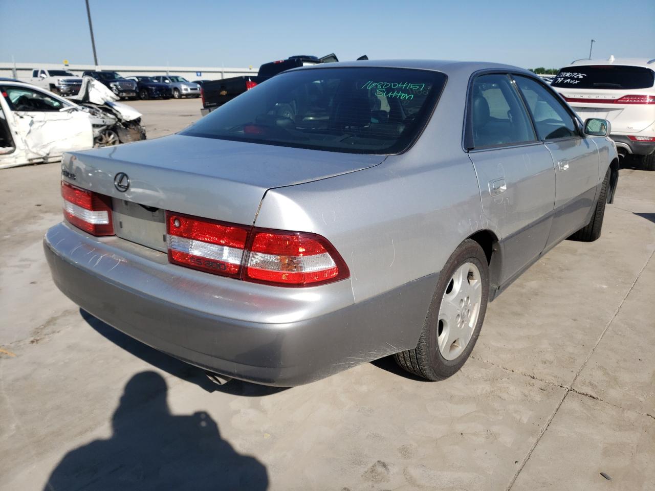 Photo 4 from auction – 2000 LEXUS ES 300 with VIN JT8BF28G9Y5096891